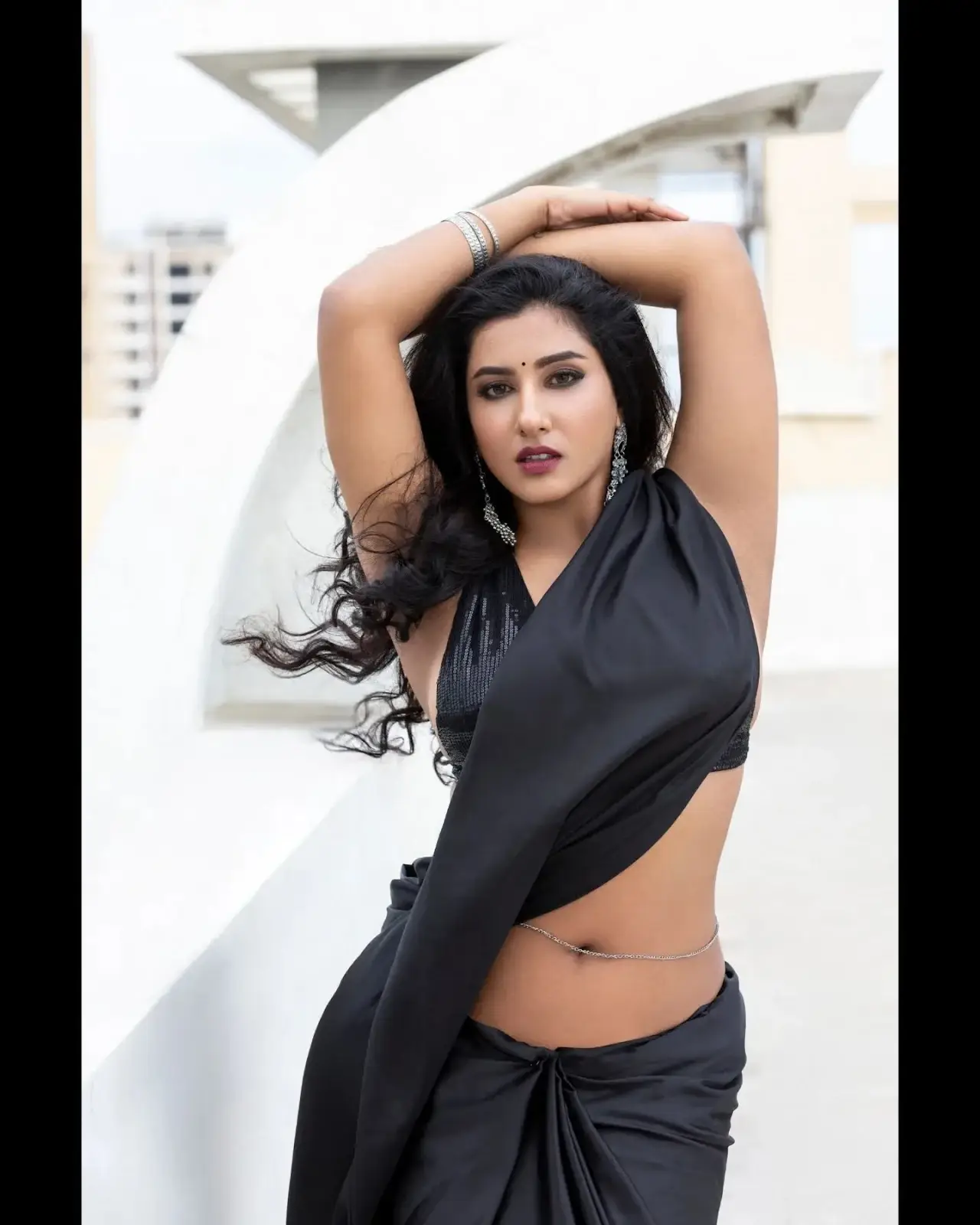 INDIAN TV ACTRESS VISHNUPRIYA PILLAI IN BLACK SAREE